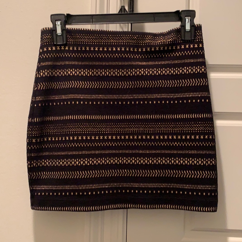 ⭐️ Express black and gold skirt ⭐️